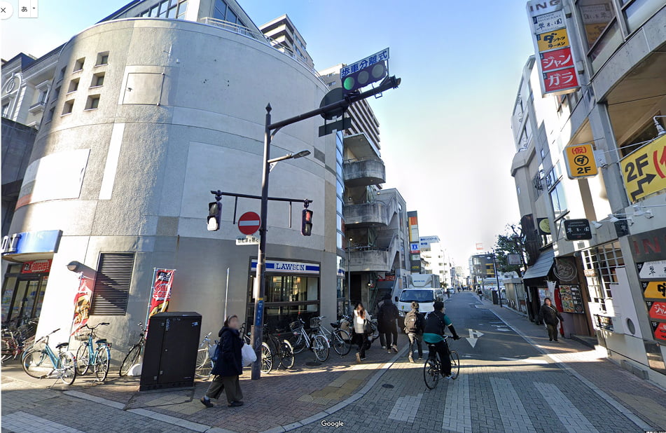 ③「源吉兆庵本社前」を左折し、左手のアクタスビル3Fへ